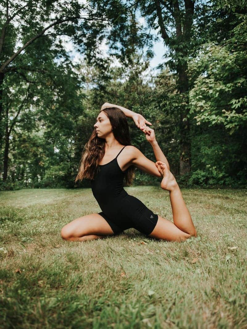 Photo de Meghann qui fait une pose de yoga.